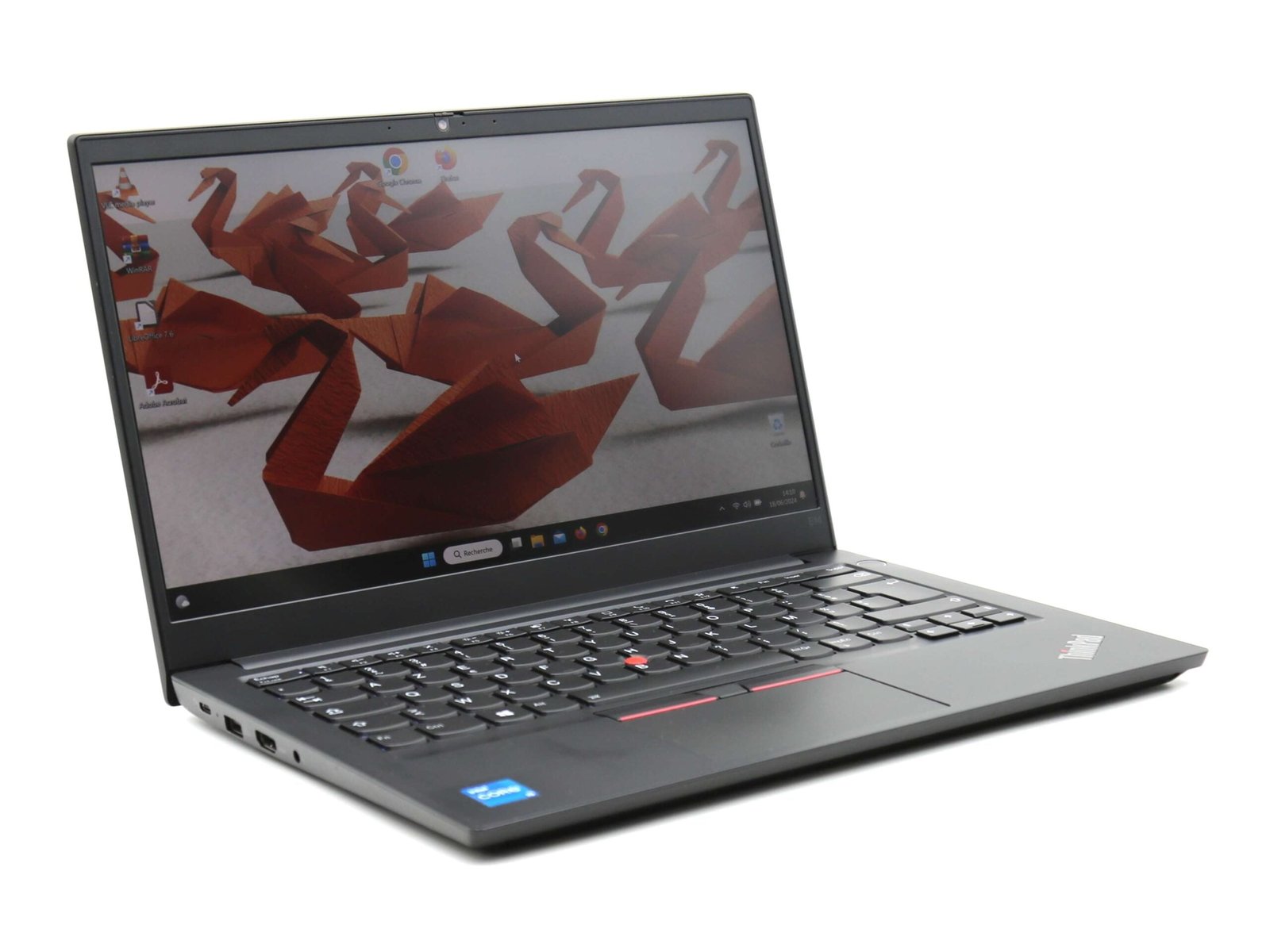 Ordinateur portable Lenovo ThinkPad E14 reconditionné, équipé d'un écran de 14 pouces, clavier confortable et châssis noir élégant. Idéal pour les professionnels, offrant des performances fiables, une connectivité polyvalente et une durabilité éprouvée.