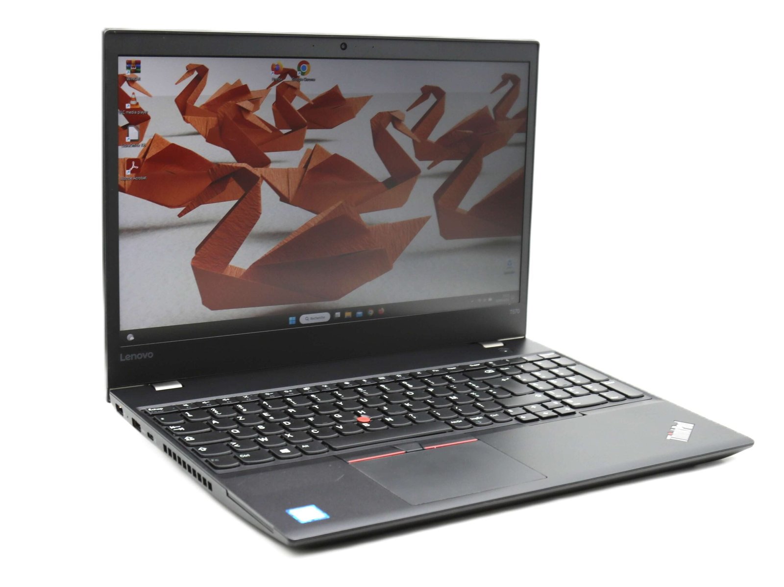 Ordinateur portable Lenovo ThinkPad T570 reconditionné, avec 8 Go de RAM, SSD de 256 Go, écran Full HD de 15,6 pouces et carte graphique Nvidia GeForce 940MX. Idéal pour le gaming et les tâches professionnelles exigeantes, offrant des performances puissantes et une expérience visuelle exceptionnelle.