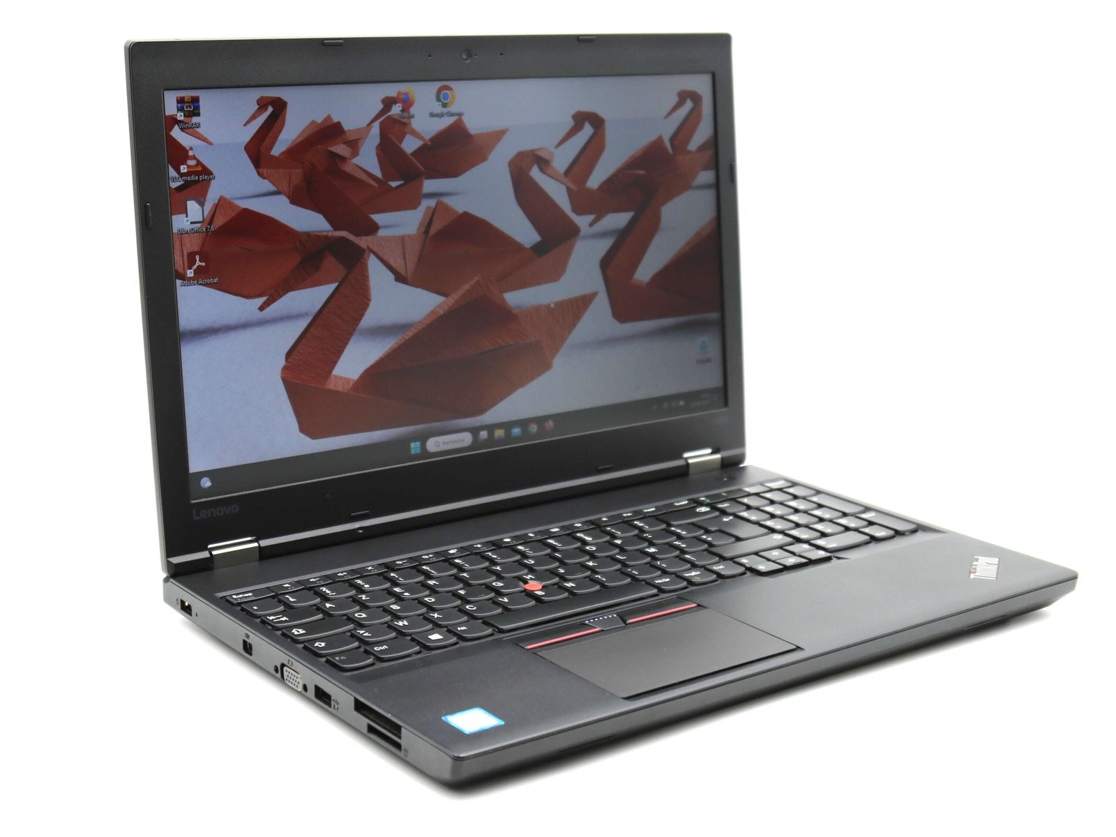 Ordinateur portable Lenovo ThinkPad L570 reconditionné, équipé d'un écran de 15,6 pouces, clavier confortable et châssis noir robuste. Parfait pour les professionnels, offrant des performances fiables, une connectivité complète et une durabilité éprouvée.