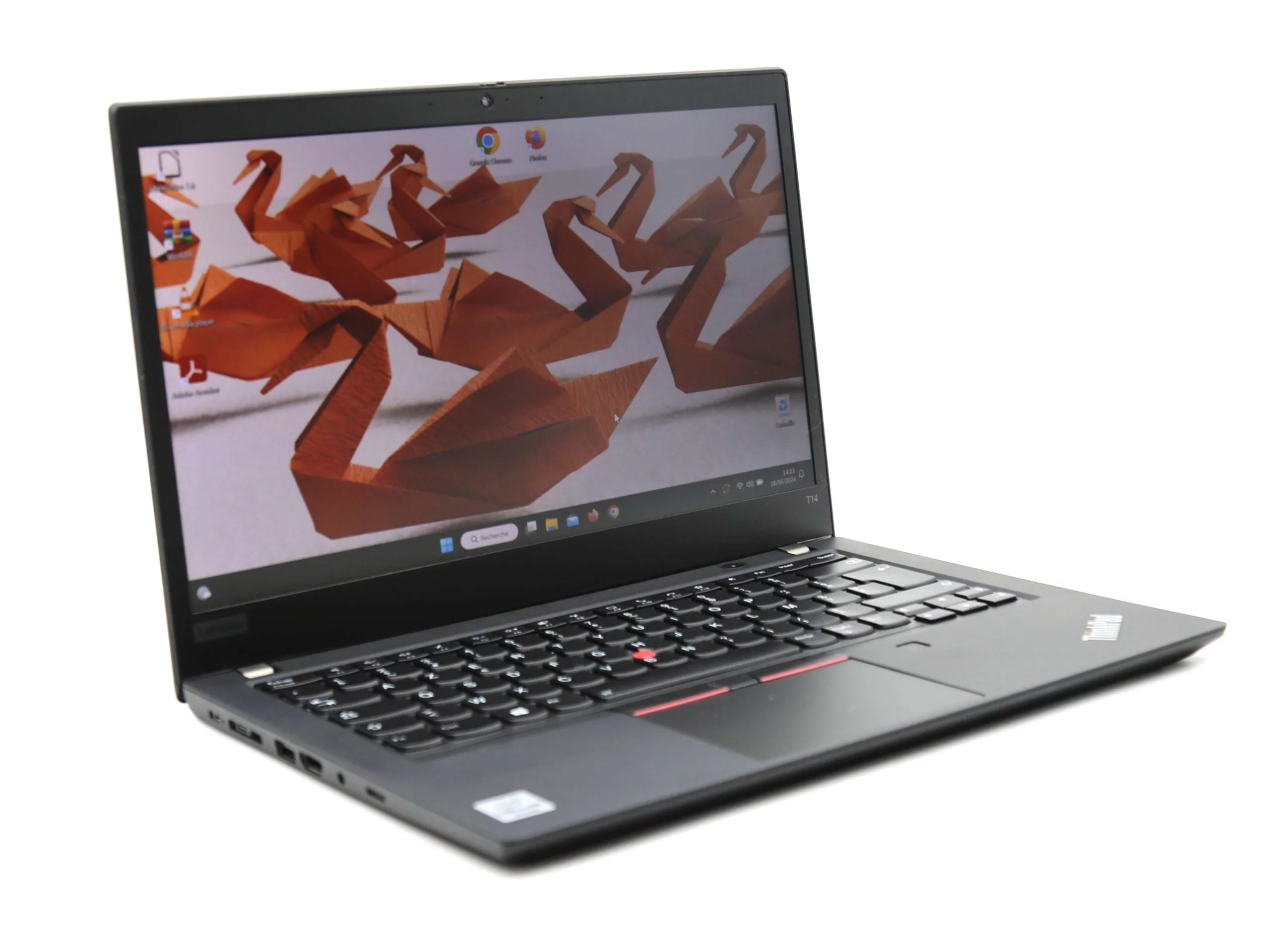 Ordinateur portable Lenovo ThinkPad T14 reconditionné, doté d'un écran de 14 pouces, clavier ergonomique et châssis noir robuste. Parfait pour les professionnels, offrant des performances élevées, une connectivité complète et une sécurité renforcée.